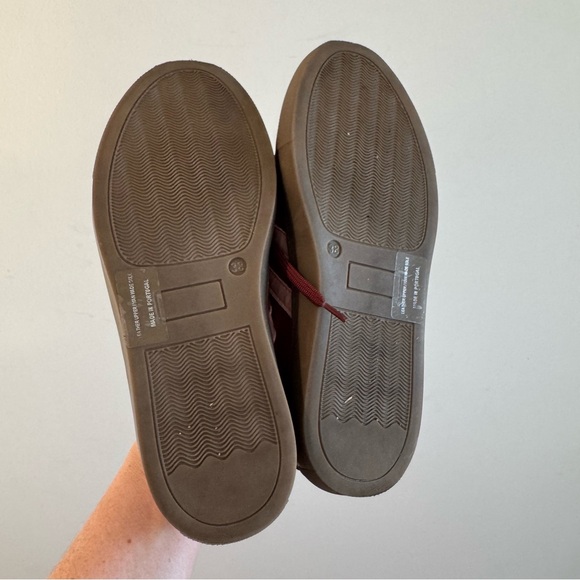 Cruza Burgundy Suede Low Top Sneakers Size 38 - Picture 4 of 7